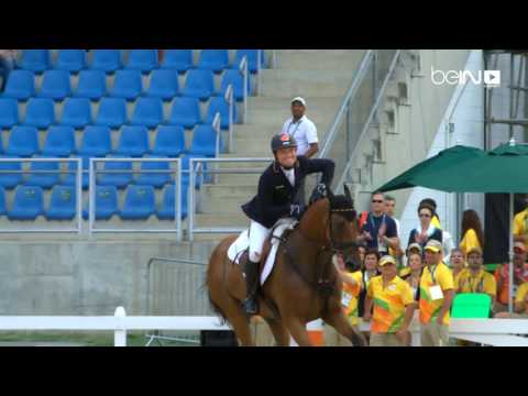 شاهد يونغ يحتفظ بذهبية فردي المسابقة الكاملة