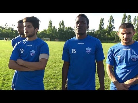 بالفيديو فريق لكرة القدم في المجر مكون من مهاجرين ولاجئين من دول مختلفة