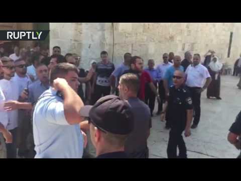 فيديو إصابة شخصين على الأقل إثر التحام بين الشرطة الإسرائيلية والفلسطينيين