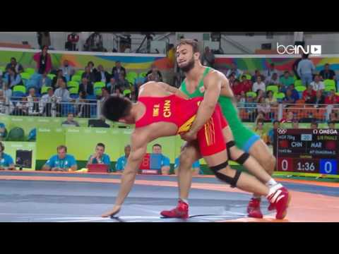 يانغ بين يتغلّب على زياد آيت أوكرام 50 في مسابقة المصارعة 75 كلغ