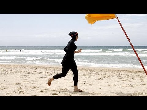 شاهد فالس يدافع عن بعض بلديات فرنسا في حظر البوركيني على الشواطىء