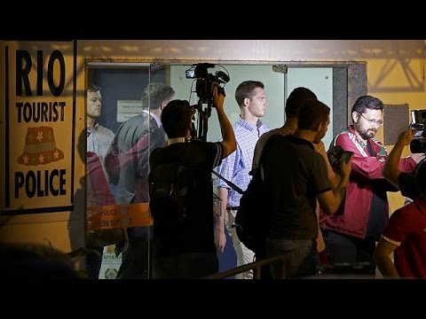 بالفيديو شاهد السباح الأميركي جيمي فيجين يدفع غرامة مالية