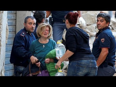 بالفيديو أحد الناجيين من زلزال إيطاليا يكشف تقصير طواقم الانقاذ