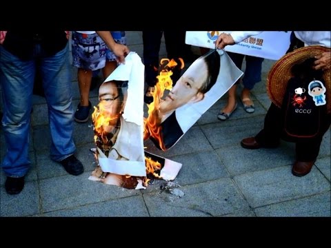 شاهد احتجاجات واسعة في تايوان بعد زيارة مسؤول صيني إلى البلاد