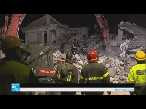 شاهد حصيلة زلزال إيطاليا ترتفع مع تواصل عمليات الإنقاذ