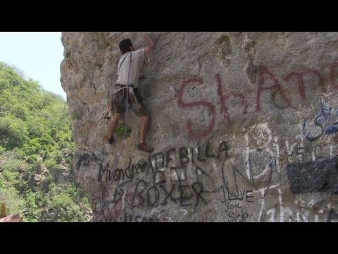 التسلق رياضة جديدة تغزو القمم والمدن الباكستانية