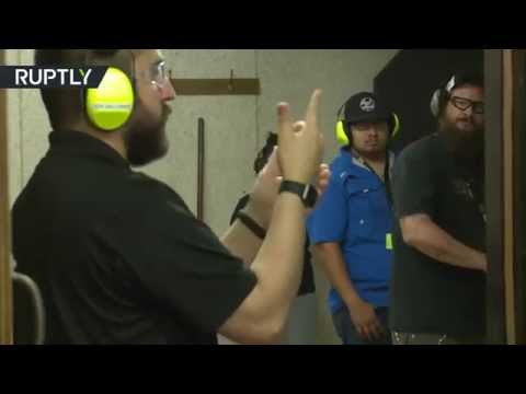 طلاب صم يتعلمون الرماية للدفاع عن النفس