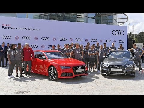 نجوم البايرن يتسلمون سياراتهم السنوية