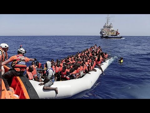 البحرية الإيطالية تنقذ ثلاثة عشر ألف لاجئ ومهاجر