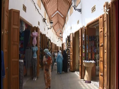 شاهد الباعة يفتتحون سوق السباط