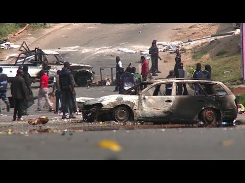 بالفيديو قتيلان على الاقل في ليبرفيل المحاصرة من قوات الامن