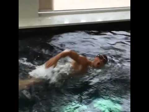 شاهد كرستيانو رونالدو يتألق في تدريب السباحة