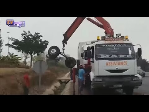 بالفيديو انقلاب شاحنة قرب الحوت في لوتوروت