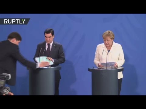 بالفيديو شاهد خوف الرئيس التركمانستاني من السمّ يدهش الألمان