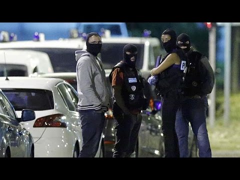 بالفيديو اعتقال ثلاث نساء في باريس خلال تحضيرهن لاعتداء وشيك