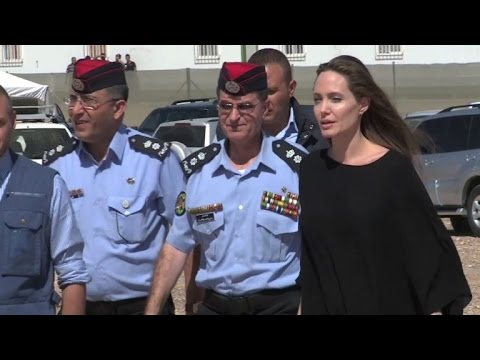 أنجلينا جولي تنتقد عدم معالجة مشكلة السوريين