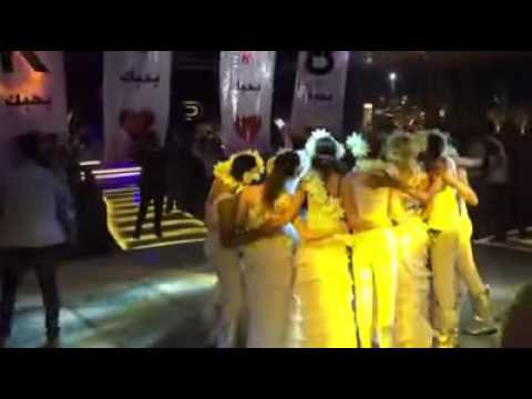 شاهد فرحة جنونية لـ عروسة بسبب مفاجأة غير متوقعة من العريس