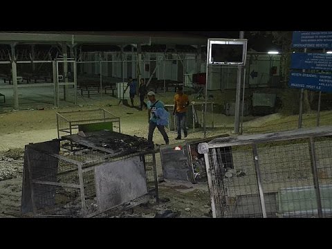بالفيديو فرار الآلاف من حريق بمخيم للاجئين على جزيرة ليسبوس اليونانية