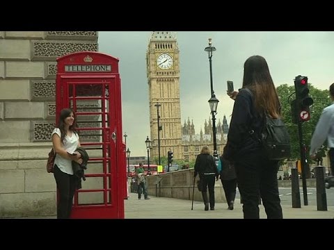 بالفيديو تحويل أكشاك الهاتف الحمراء الشهيرة في بريطانيا إلى مكاتب