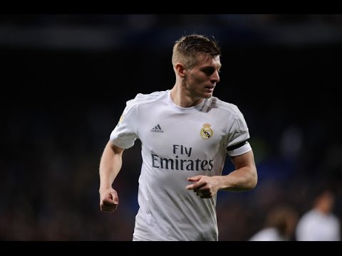 لماذا لا يغير توني كروس حذاءه الأبيض