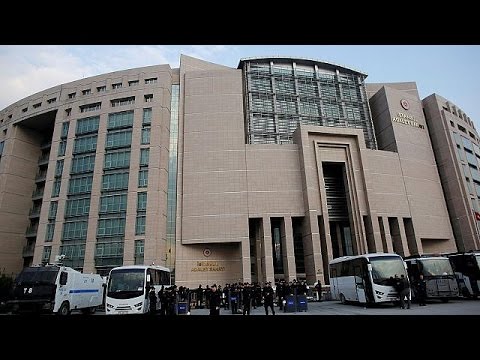 مذكرات اعتقال بحق العشرات من العاملين في القطاع القضائي في تركيا