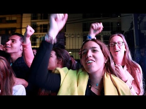 بالفيديو  احتفالات معسكر رافضي اتفاق السلام مع الفارك في كولومبيا