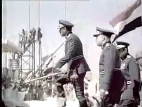 شاهد السادات يحتفل بـ 6 أكتوبر ومعه صولجان فرعوني