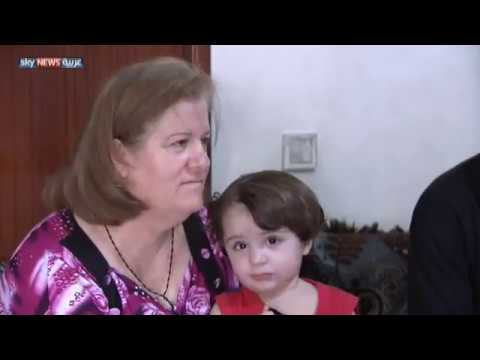 شاهد عراقيون يتابعون معركة الموصل