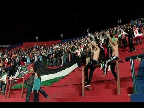 بالفيديو العلم الفلسطيني يزيّن مدرجات مباراة سان لورينسو وبالستينو التشيلي