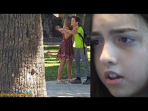 بالفيديو شاب رياضي يلجأ إلى كرة السلة للهروب من الملل