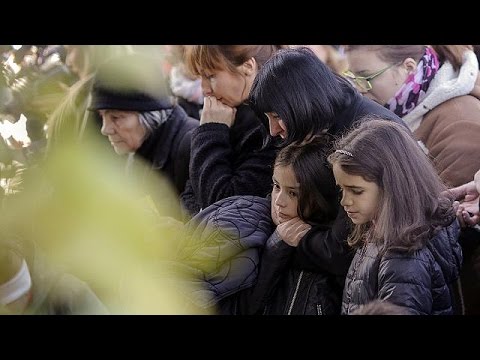 الرومانيون يُحيون ذكرى حريق الملهى الليلي  كوليكتيف