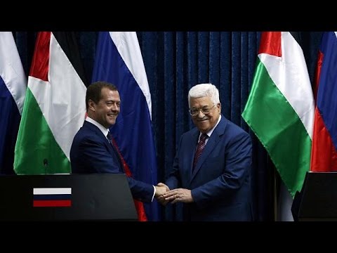 بالفيديو ديميتري ميدفييديف في الضفة الغربية يدعو إلى إحياء مفاوضات السلام