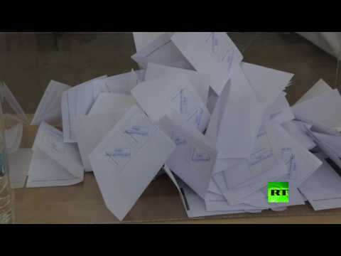 شاهد مرشحا الرئاسة البلغارية يدليان بصوتيهما