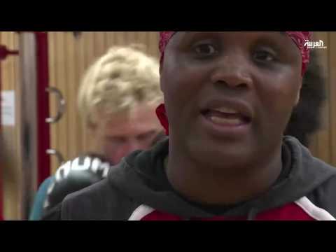 شاهد بيا ديالو ينازل التطرف بالملاكمة