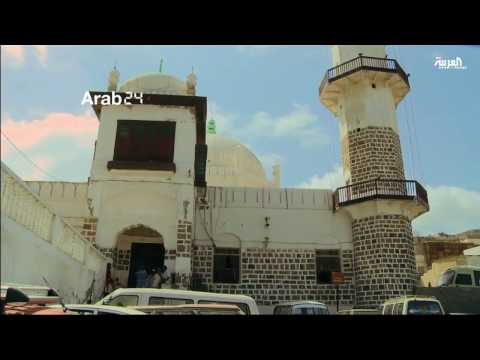 شاهد الحوثيون يُدنّسون مسجد التوحيد في تعز