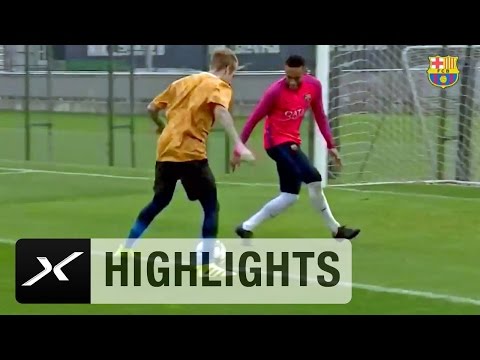 جاستن بيبر يستعرض مهاراته في تدريبات برشلونة