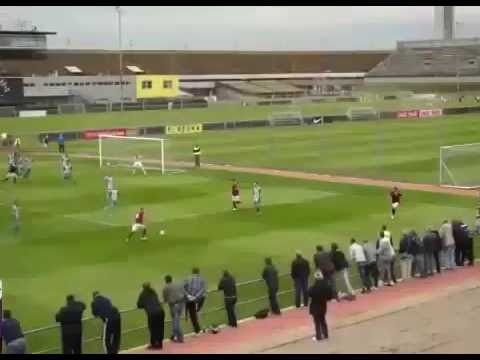 شاهد لاعب يسجل هدفًا عالميًا غريبًا