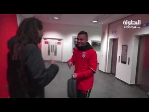 شاهد سفيان بوفال يدخل بالخطأ غرفة ملابس أرسنال