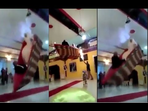 بالفيديو  دخول غير اعتيادي إلى قاعة الفرح في مصر