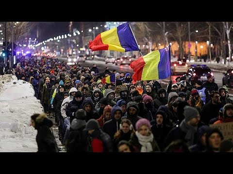 شاهد احتجاجات في رومانيا ضد خطة حكومية للإفراج عن السجناء