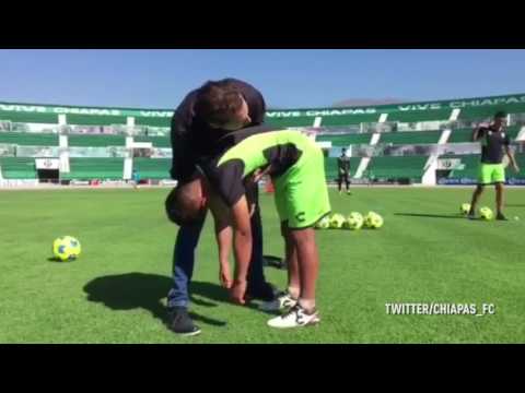 شاهد فريق كرة قدم يستعين بمنوم مغناطيسي