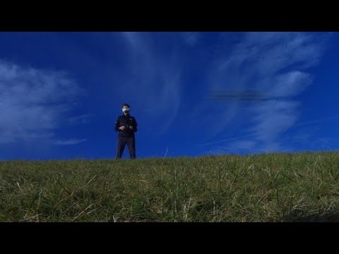 لوك بانيستر بطل العالم لسباقات الطائرات من دون طيار