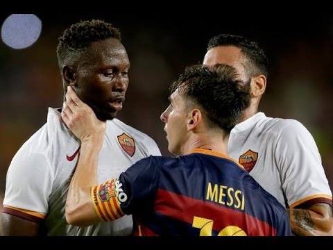 شاهد شجارات عنيفة على ملعب كرة القدم