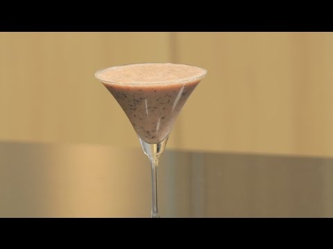 شاهد طريقة إعداد سموذي خوخ بالتوت