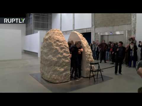 شاهد فنان فرنسي يمضي خلوته وحيدا في الغار أسبوعا كاملا