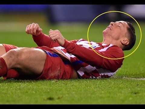 شاهد أفضل حالات إنقاذ اللاعبين من بلع اللسان