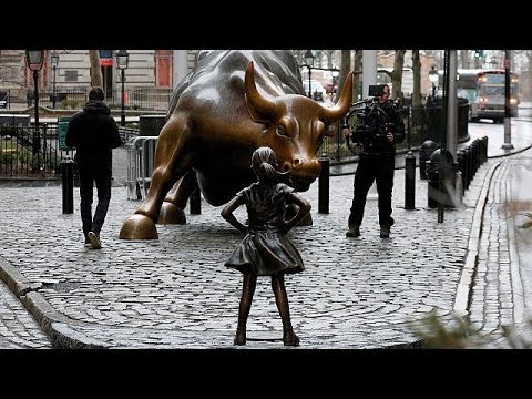  الفتاة والثور رمز لعدم المساواة بين الجنسين