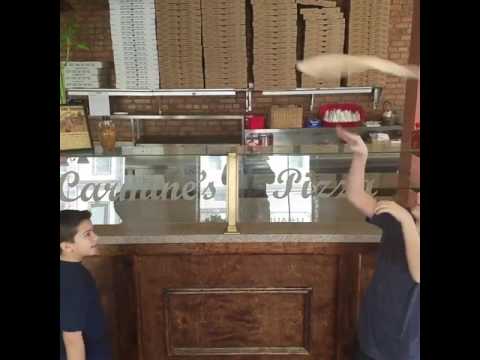 بالفيديو طفلان يشعلان فيسبوك بلعبهما بعجينة البيتزا