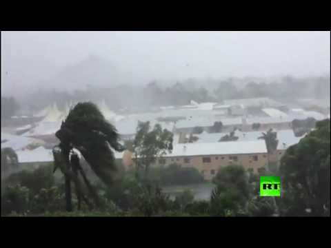 إعصار ديبي يضرب أستراليا