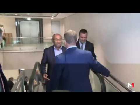 لحظة وصول رئيس الكاف أحمد أحمد لمطار الدار البيضاء